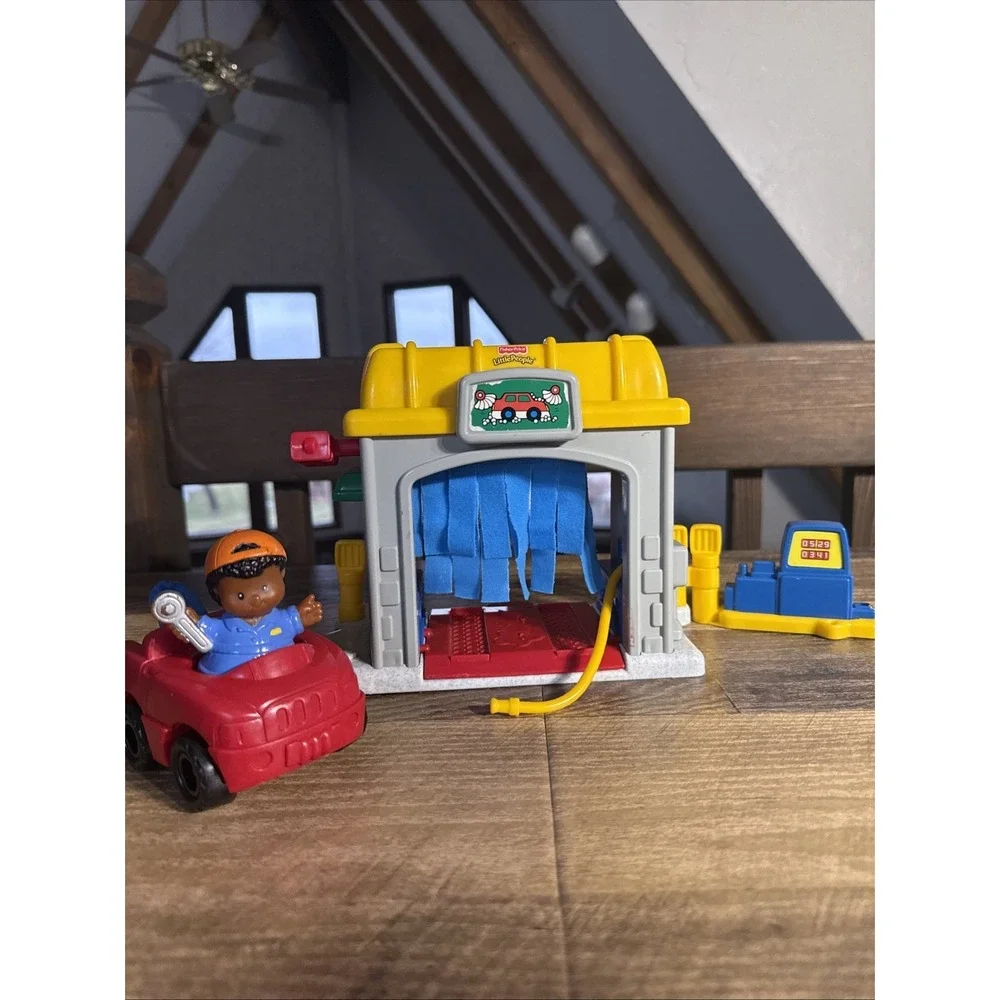 Fisher Price Little People Gas & Go Car Wash Playset W/ Tow Truck,‎ 1 Figure VTG